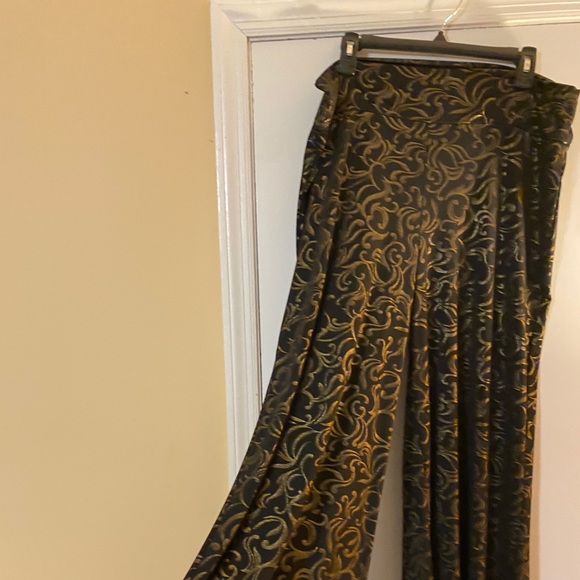 Gold and black flowy pants - Picture 2 of 2